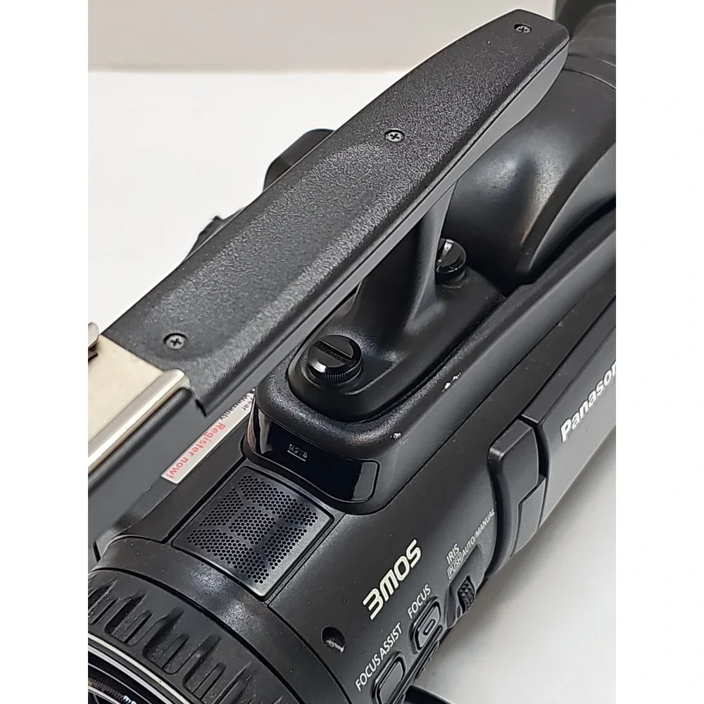 Panasonic AG-HMC40P AVCCAM Professional HD Camcorder (FOR PARTS OR REPAIR)